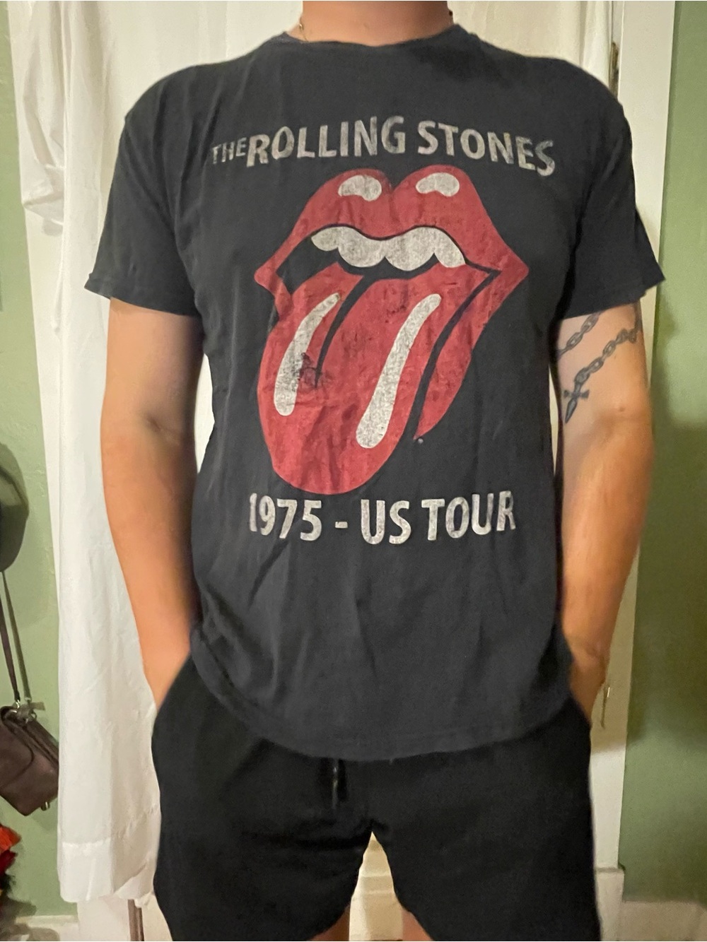 Rolling Stones distressed lips tongue classic logo men’s t-shirt XL